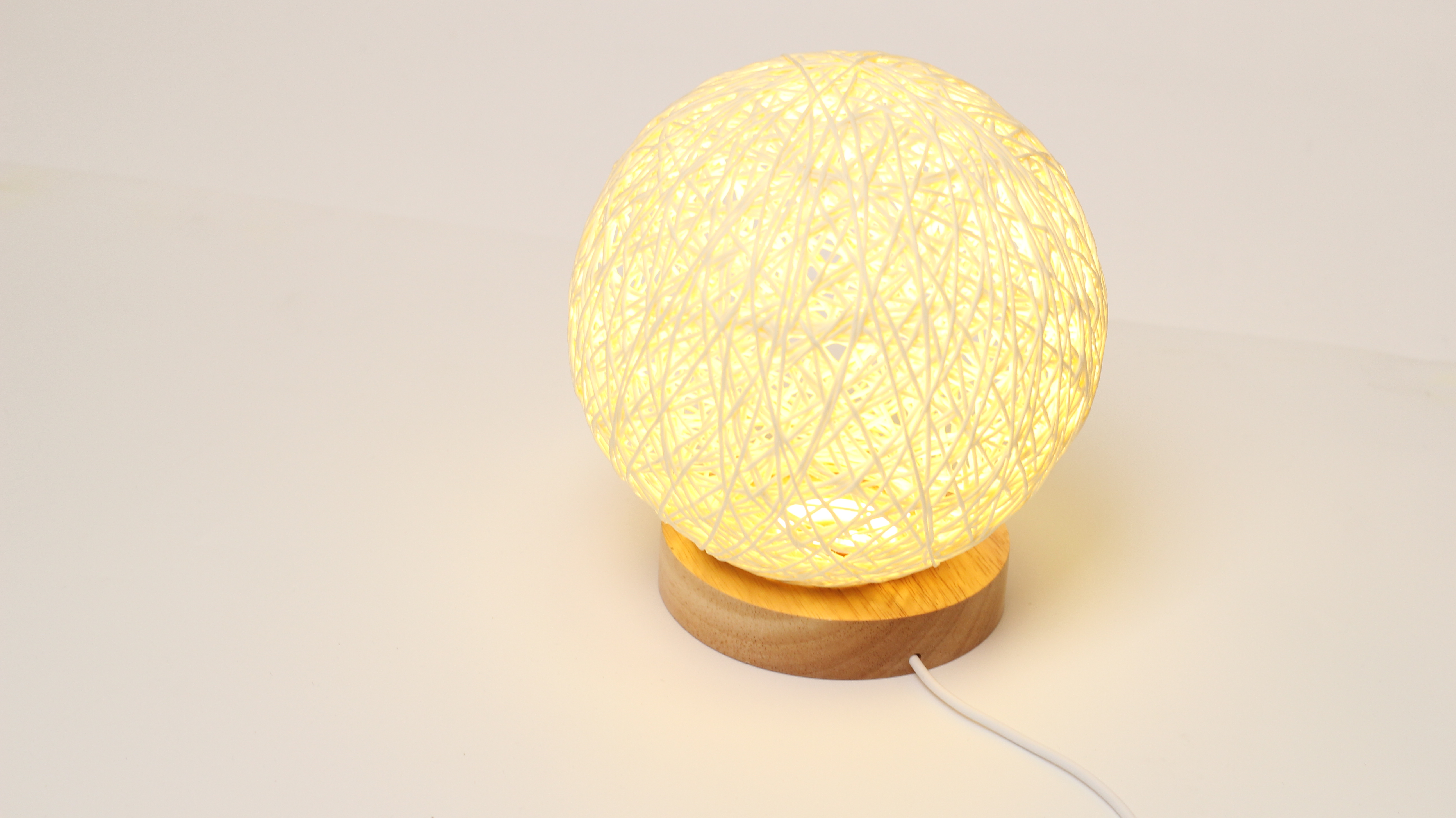 L Wooden LED crystal round lamp holder