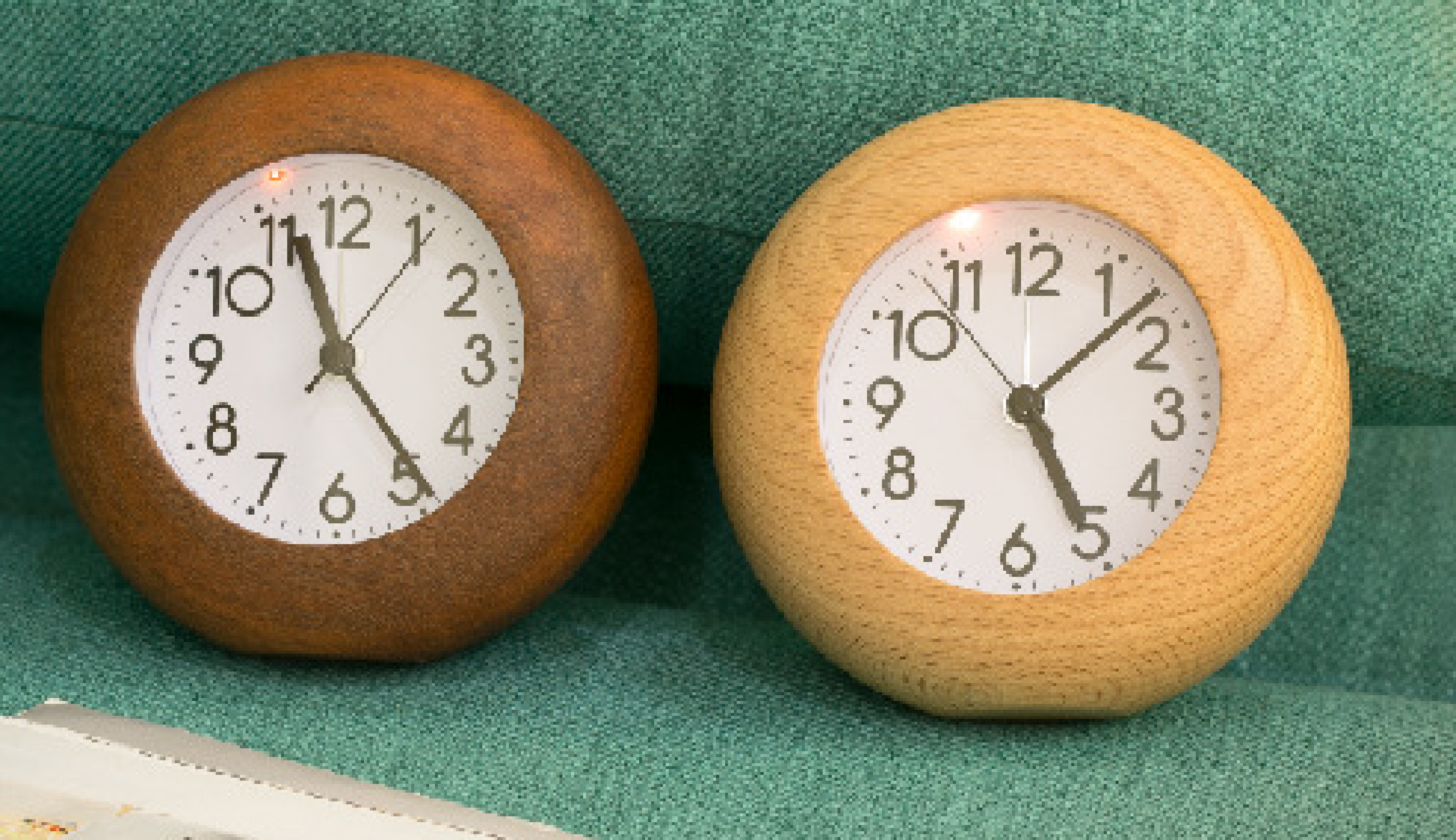 Solid wood clock, spherical alarm clock, student's lazy clock, mini luminous alarm clock gift