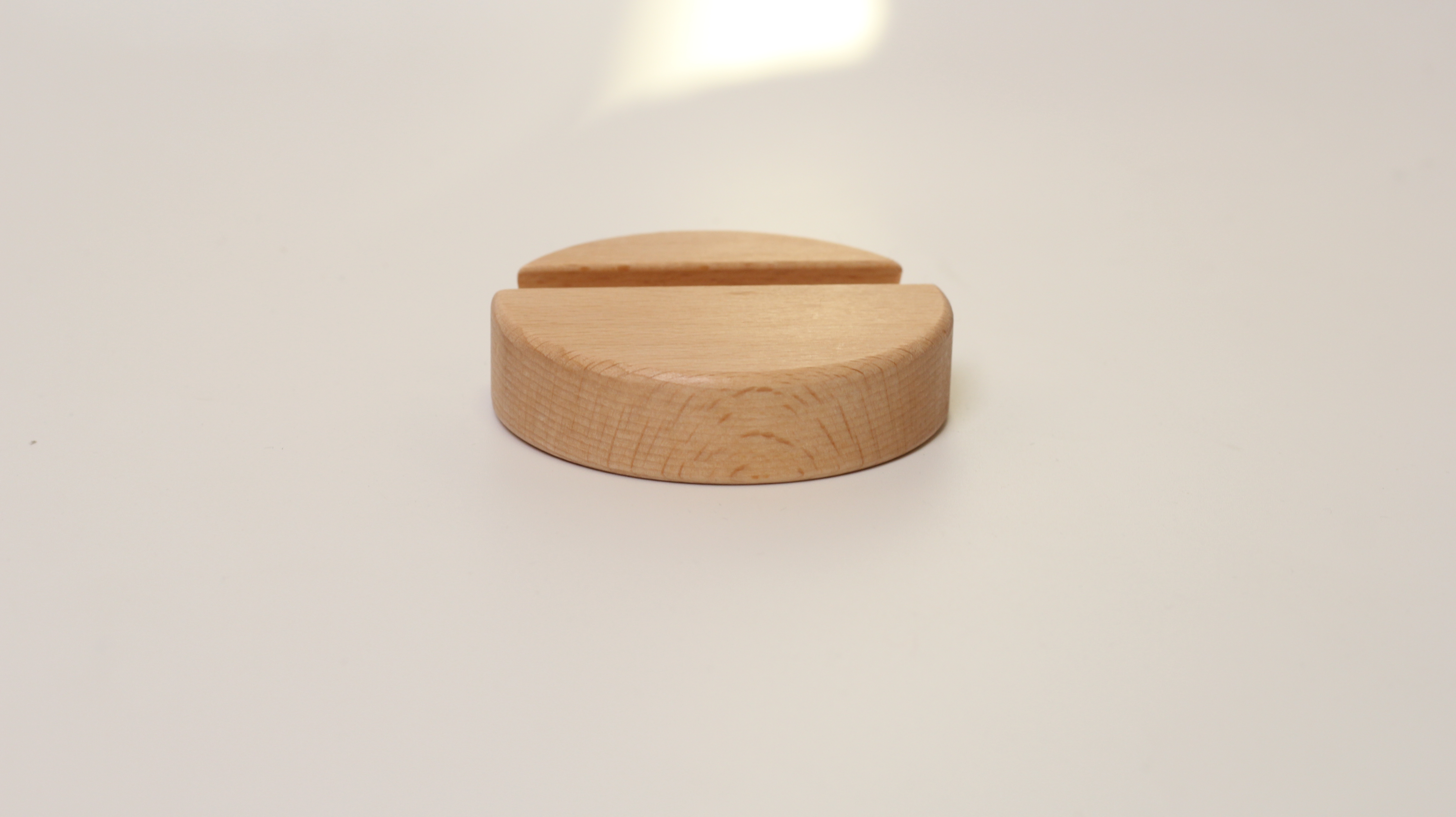 Round bamboo and wood mobile phone bracket