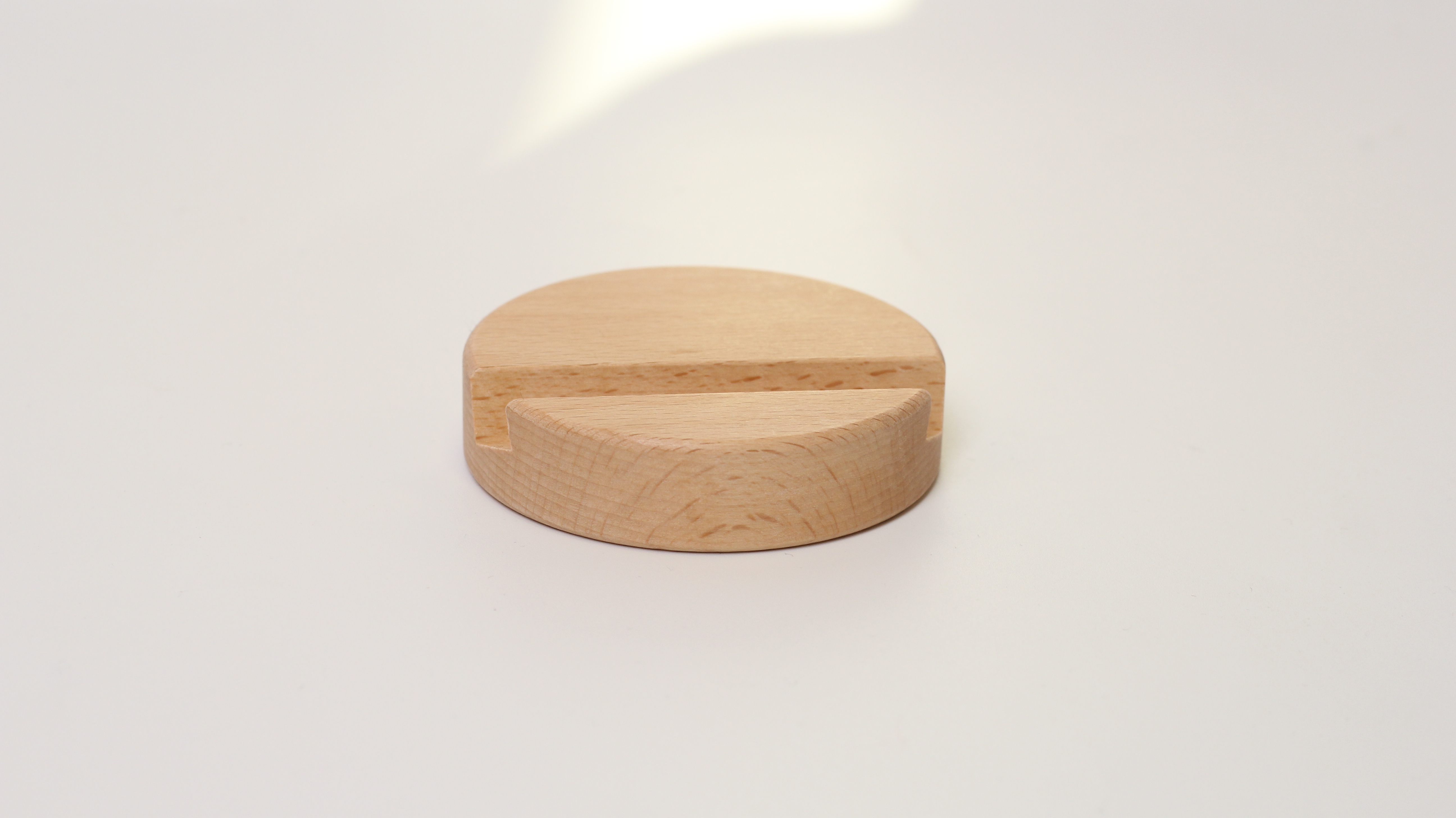 Round bamboo and wood mobile phone bracket