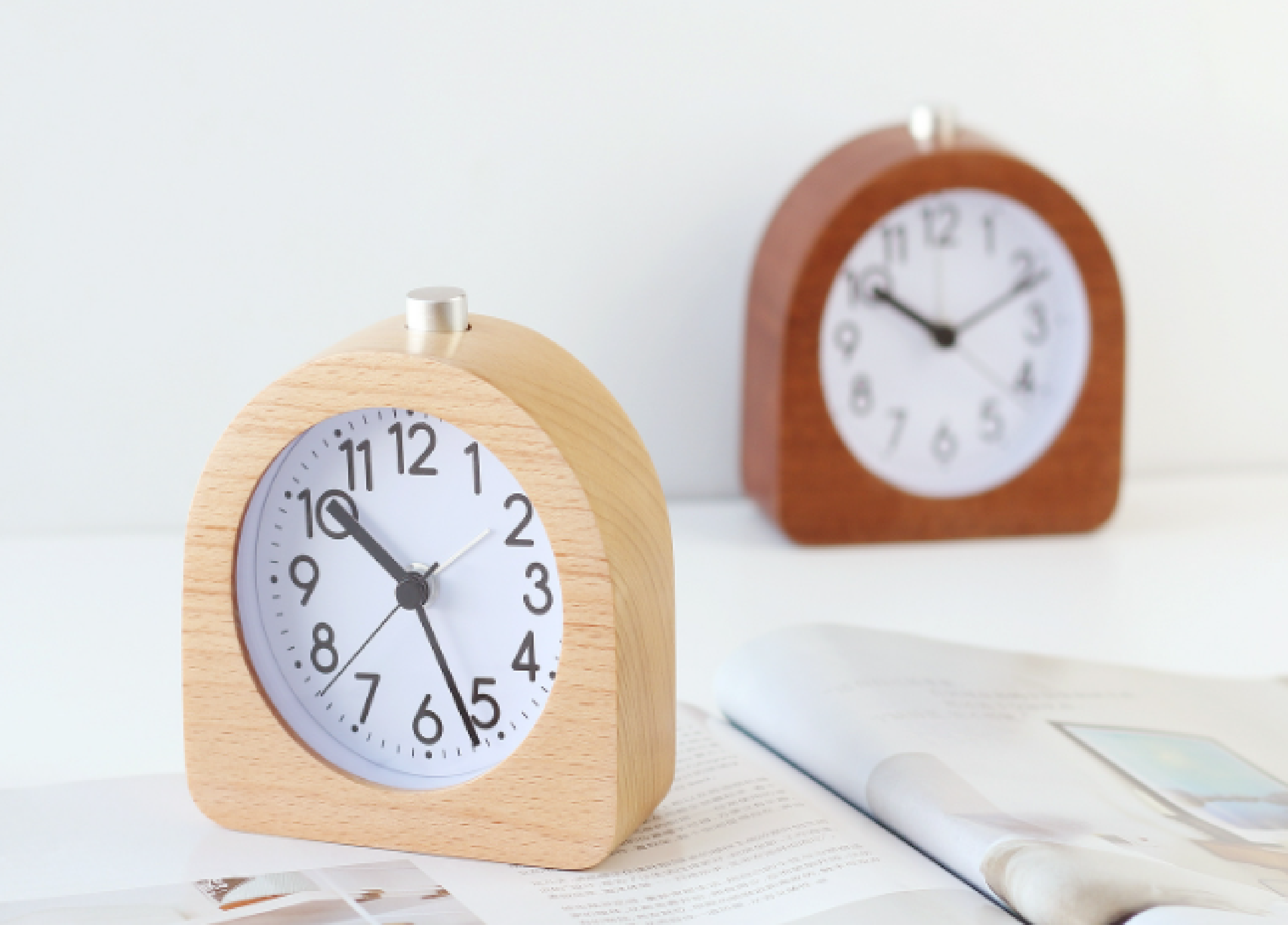 Arc-shaped solid wood clock, student sleepiness, lazy alarm clock
