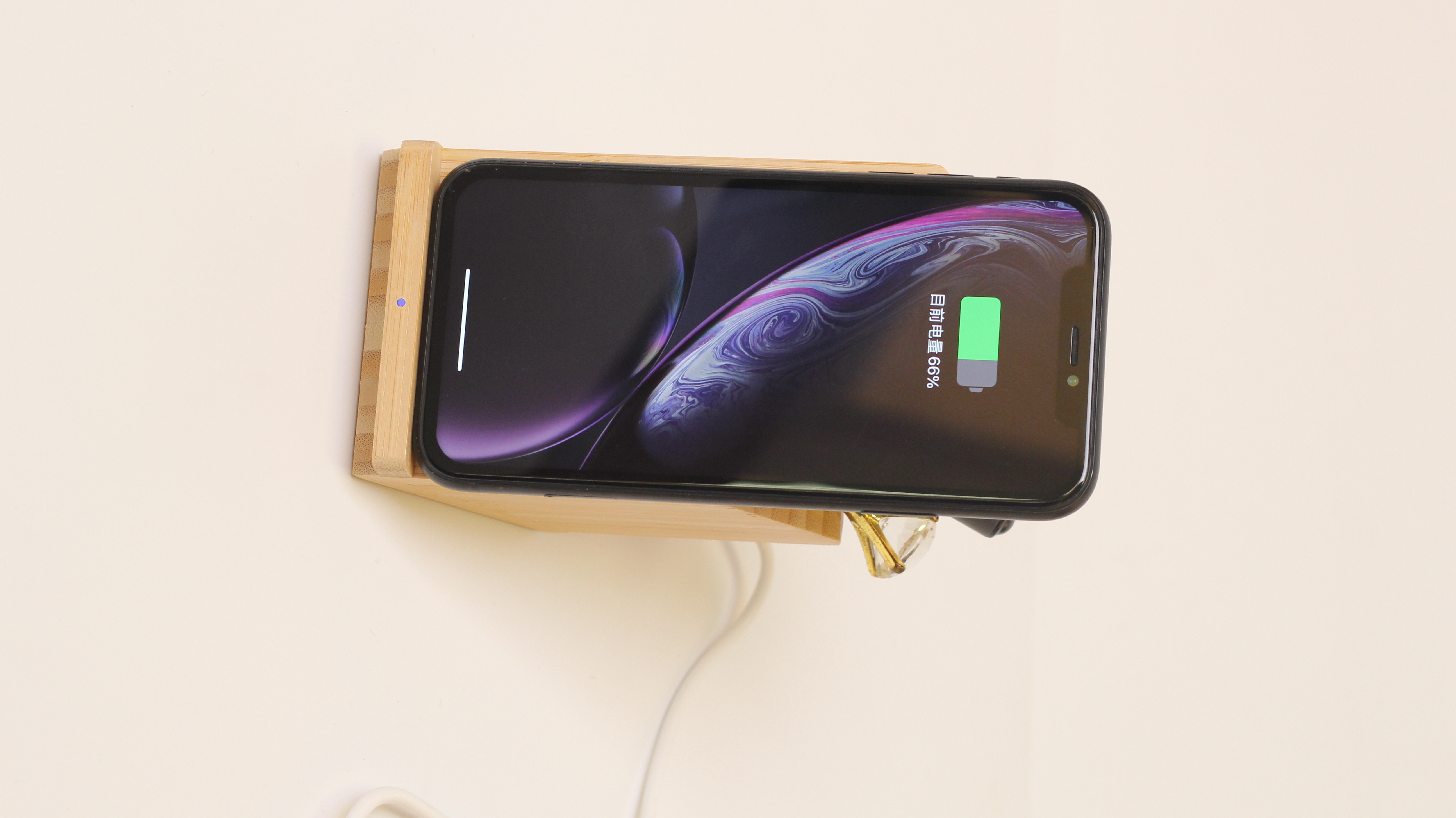 Bamboo and wood pen holder mobile phone wireless charger