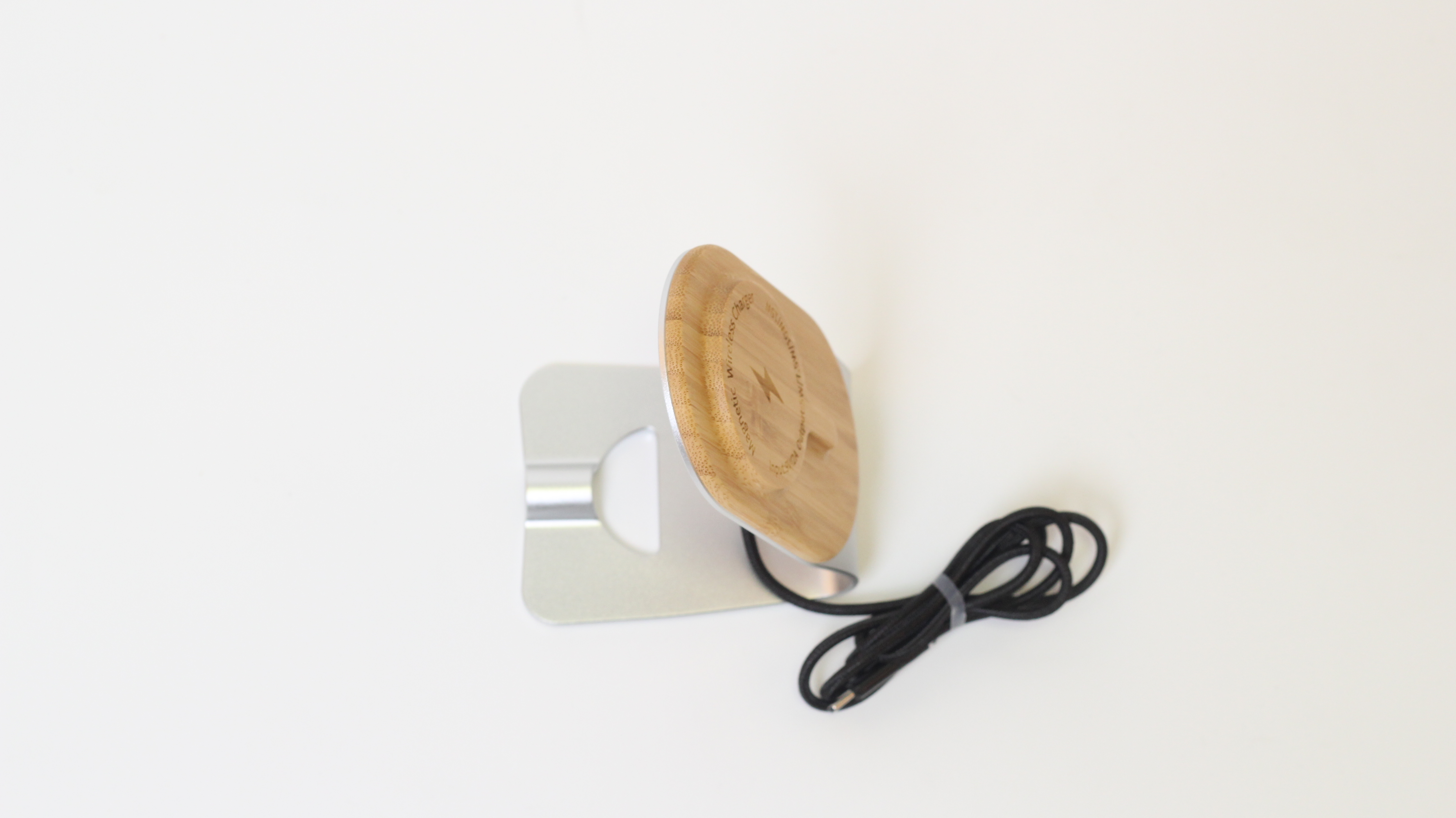 Integrated aluminum alloy wood pasted magnetic wireless charging bracket